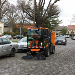 Herr-Olbrich-mit-dem-Reinigunsfahrzeug-der-BSR