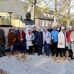Am Denkmal